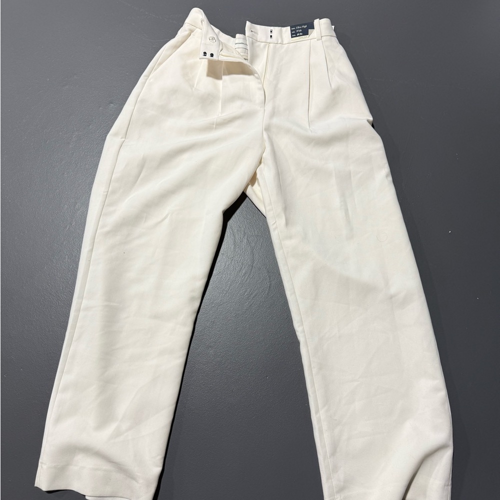 Woman’s  white  Pants